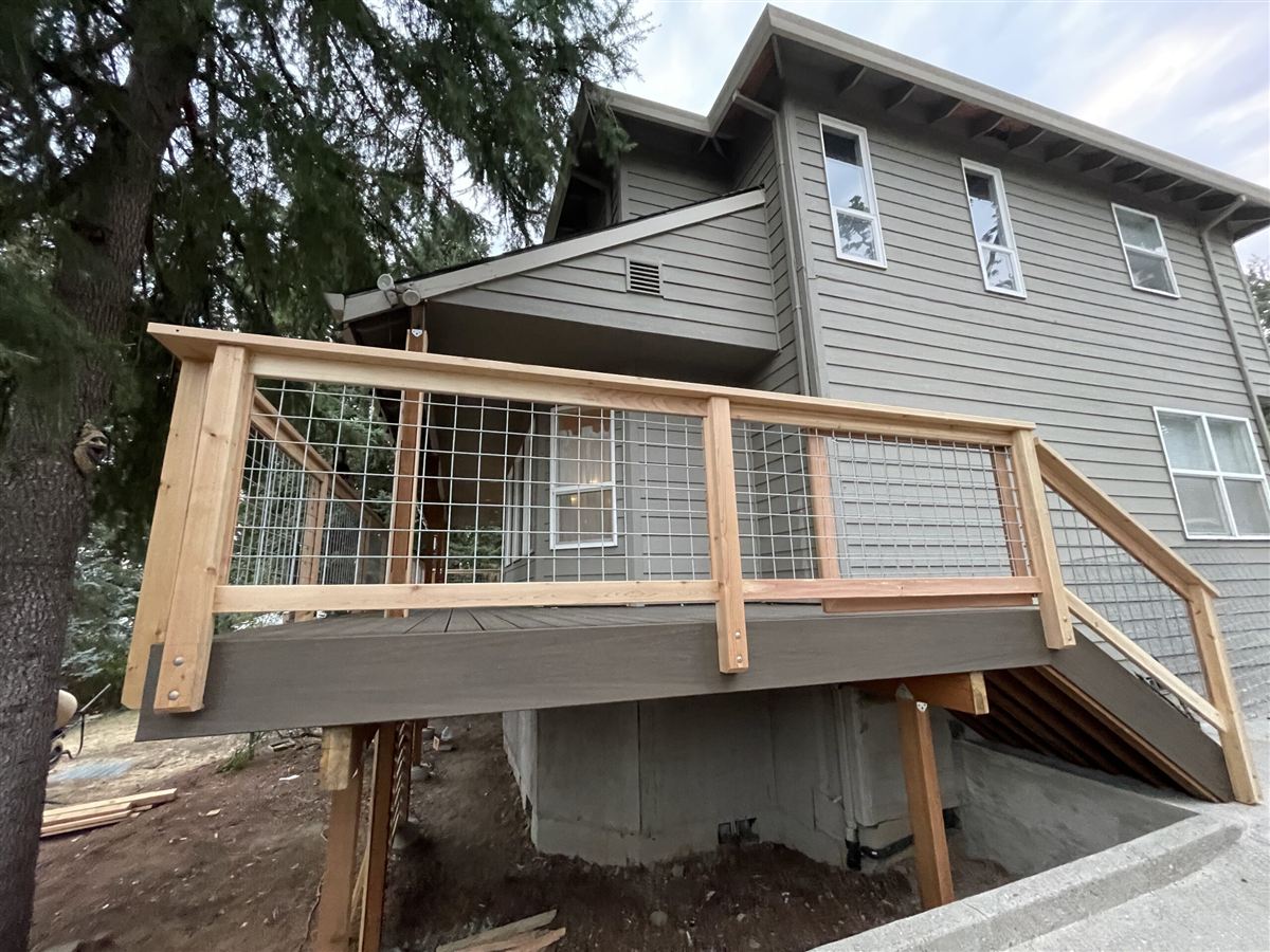 Deck railing project in Portland