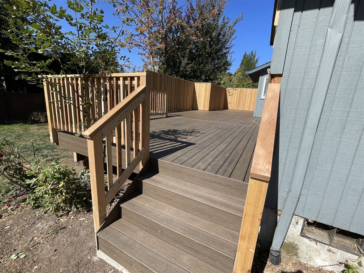 Composite deck with cable railing