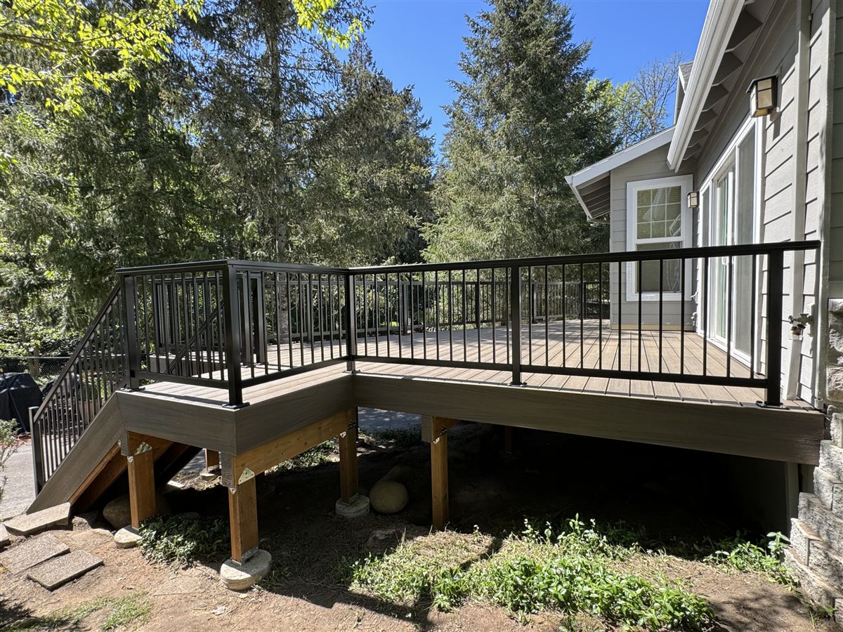 Deck railing infill detail on a Big Works project